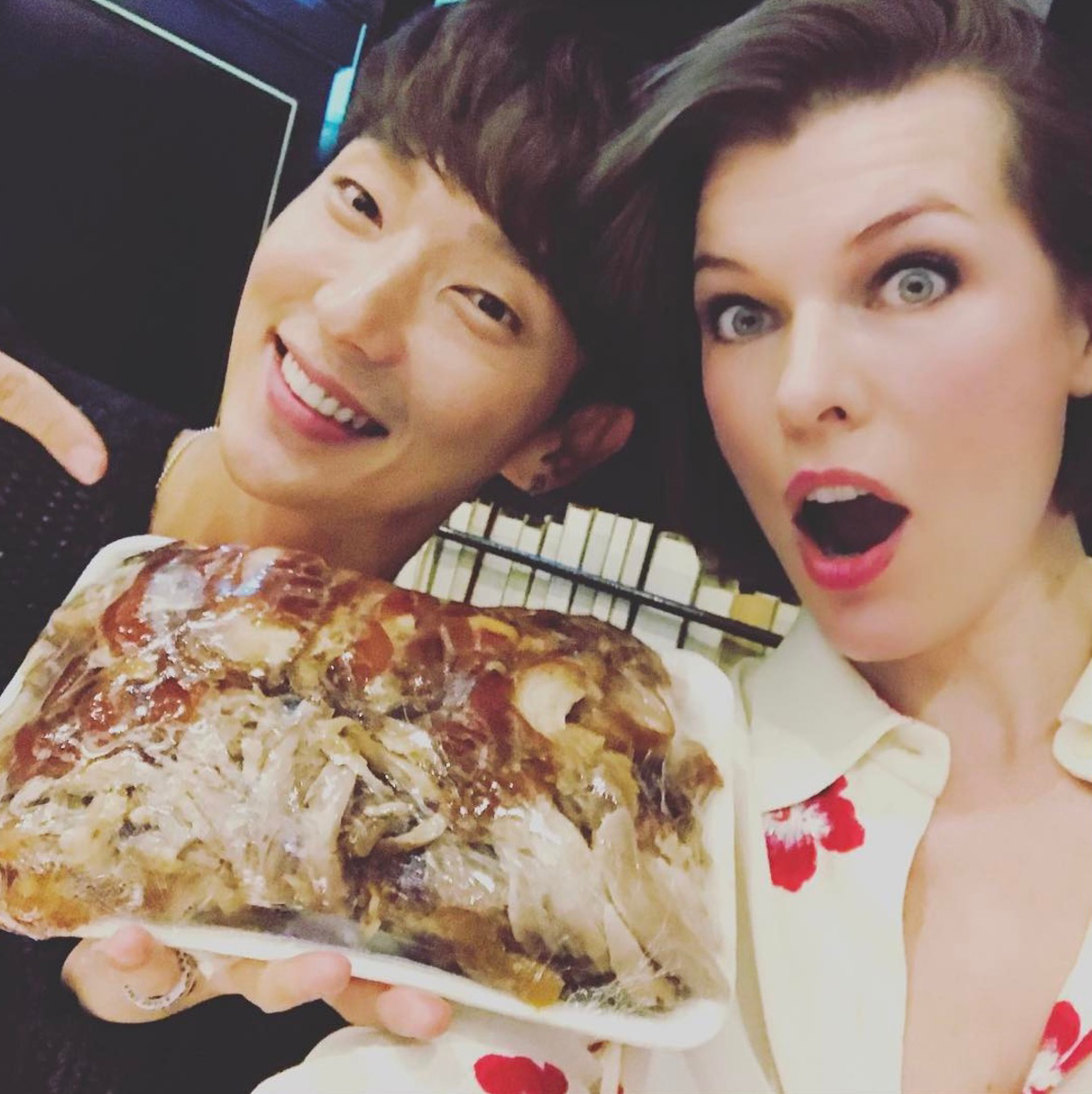 Fans Notice Lee Joon Gi and Milla Jovovich's Chemistry While They